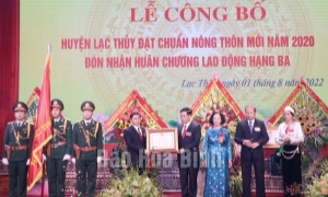 Đồng chí Trương Thị Mai dự Lễ công bố huyện Lạc Thủy (Hoà Bình) đạt chuẩn nông thôn mới và đón nhận Huân chương Lao động hạng Ba